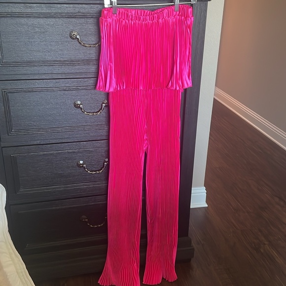 NWOT Pleated Jumpsuit Hot Pink - Picture 9 of 9